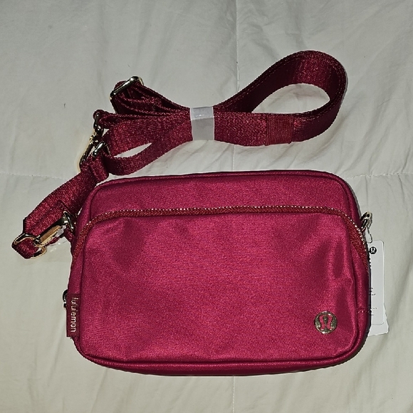 lululemon athletica Handbags - Lululemon Everywhere Crossbody Bag! Metal Hardware! BRML/GOLD!!
